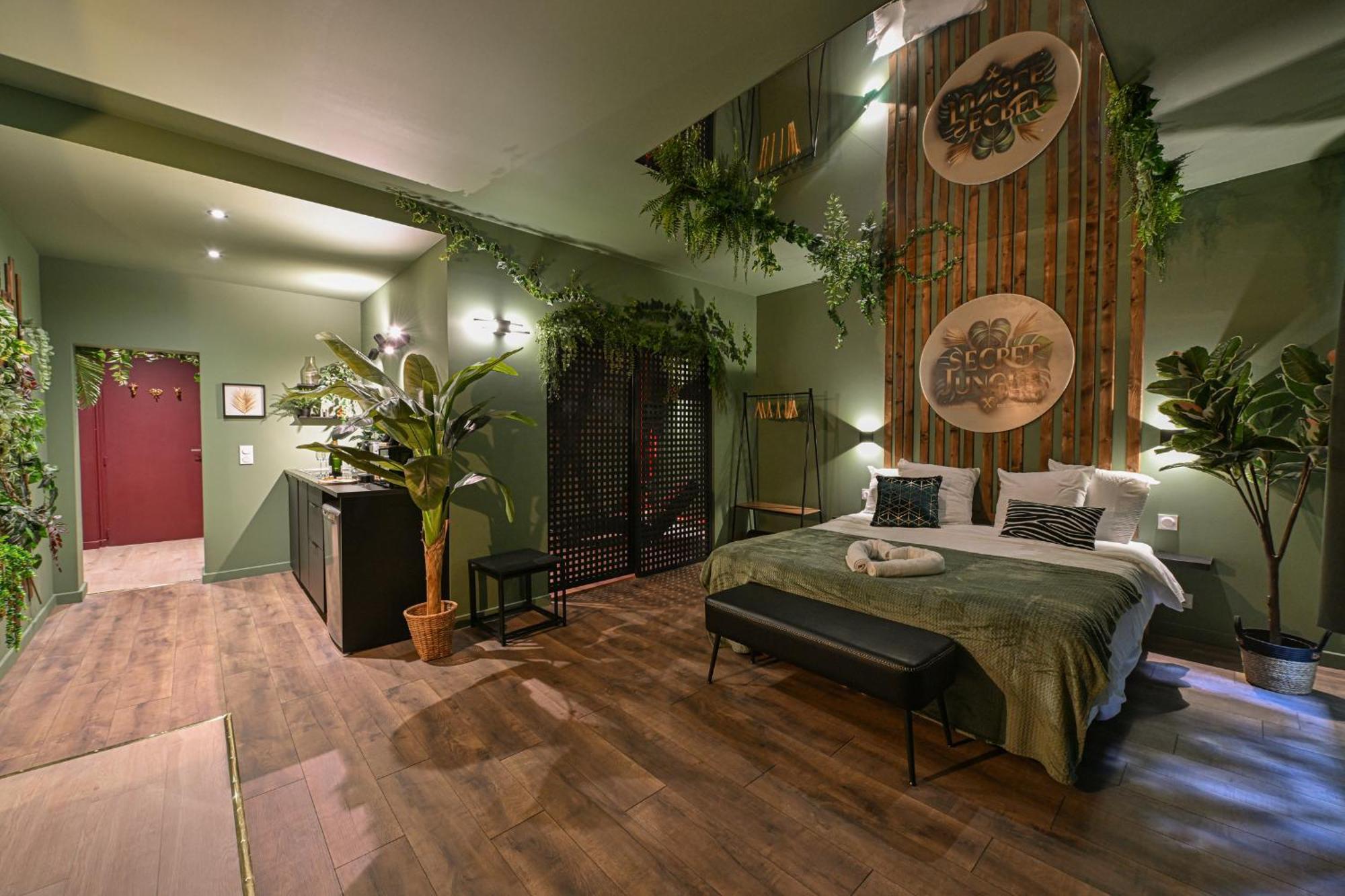 Secret Jungle - Love Room By Prim0 C0Nciergerie Royat Dış mekan fotoğraf